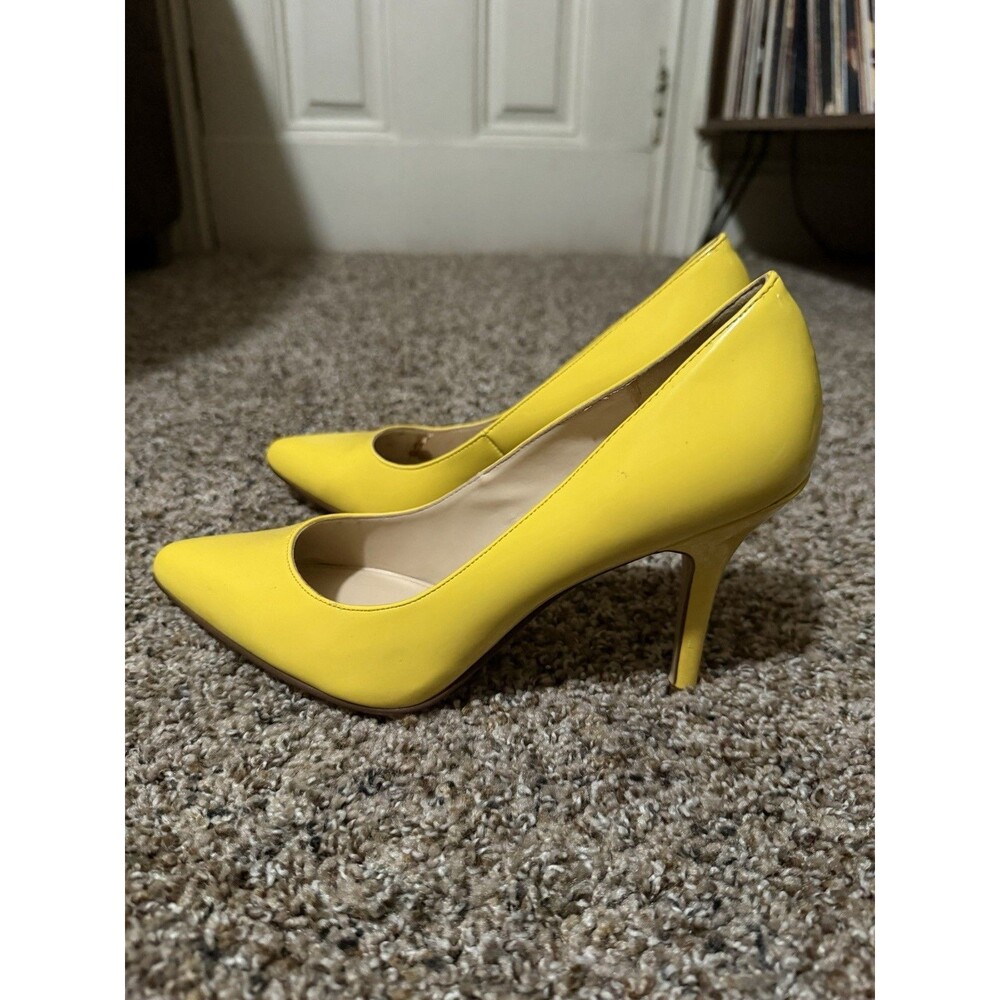 Nine West Yellow Patent Leather Pointed Toe Pumps Heels Size 7.5 M